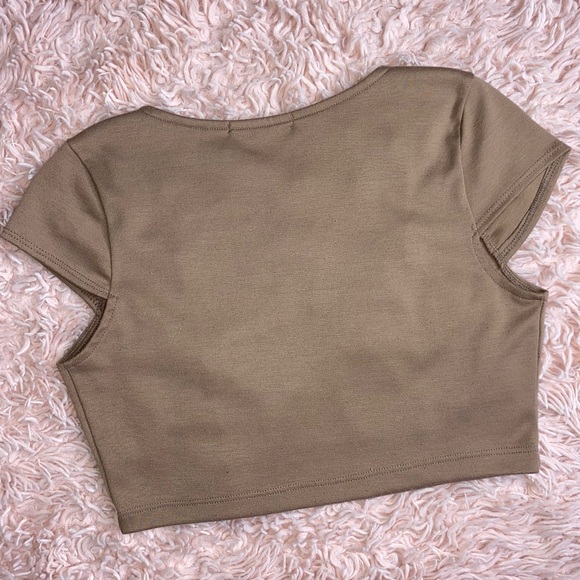 SWEETHEART NECKLINE TAN ZIP-UP CROP TOP · SIZE M · BODY CENTRAL - Picture 4 of 5